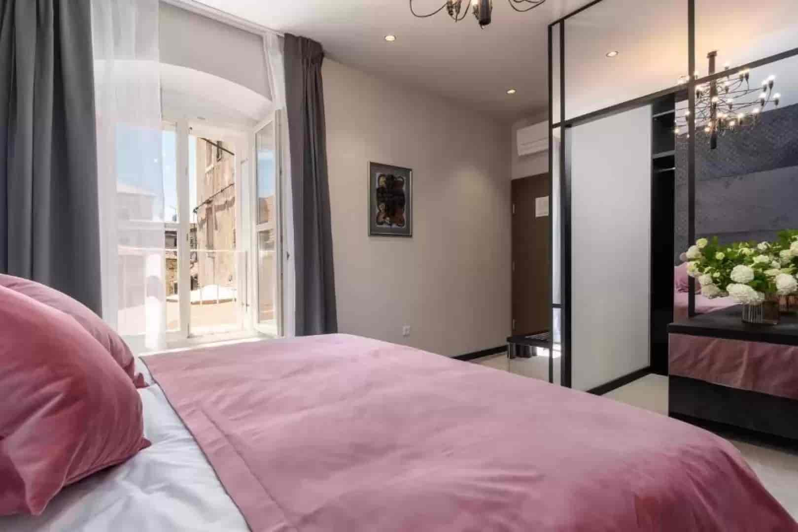 Luxury Double Room - Bed Area