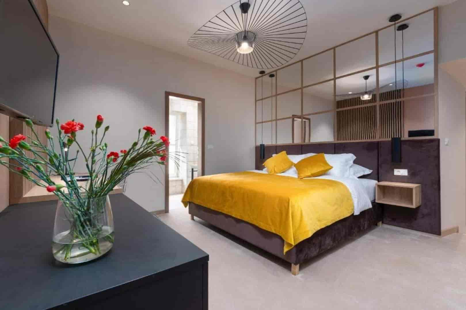 Luxury Double Room - Bed Area