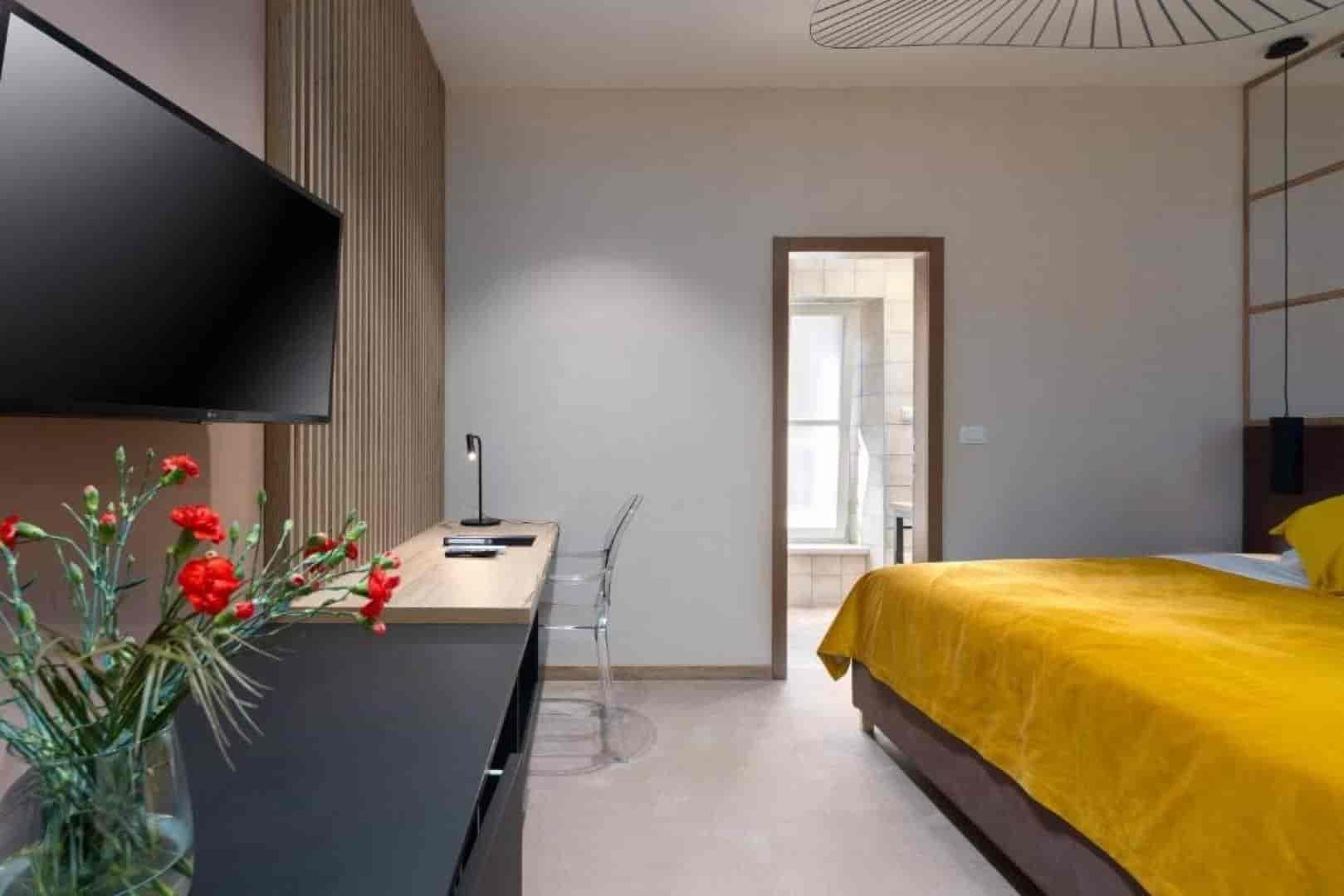 Luxury Double Room - Bed Area