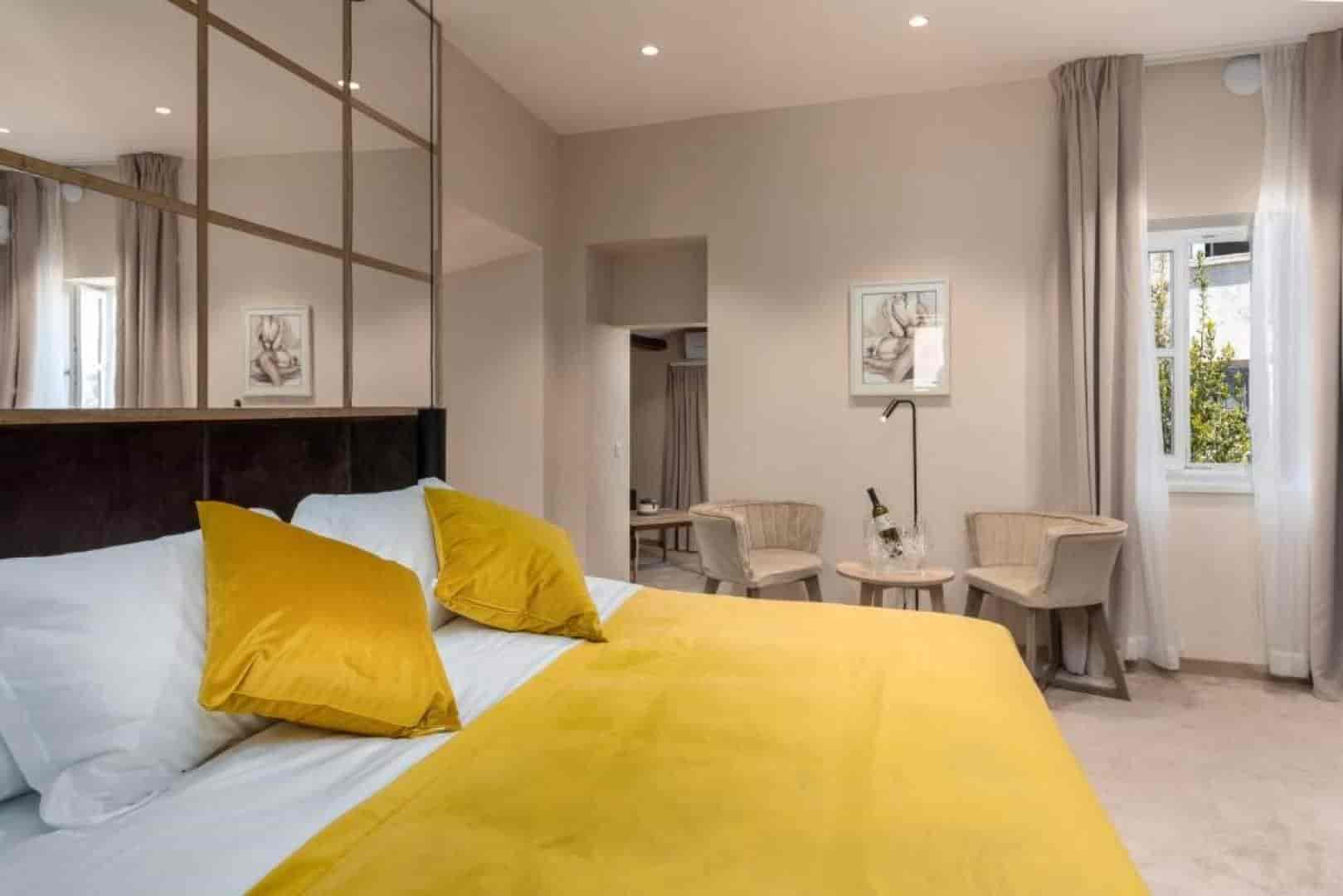 Luxury Double Room - Bed Area