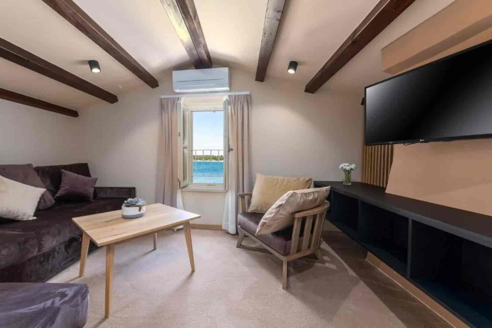 Luxury Double Room - Bed Area