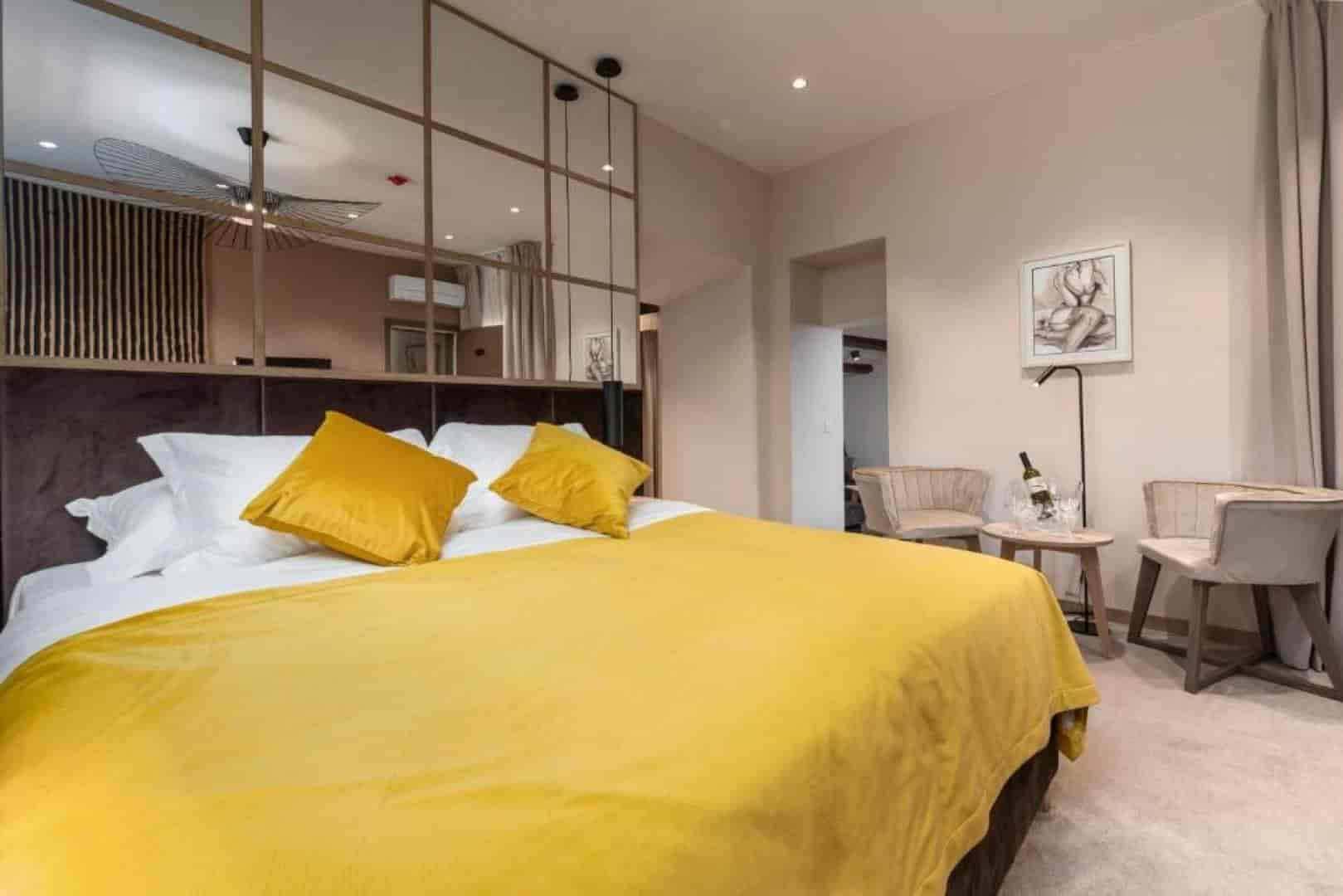 Luxury Double Room - Bed Area